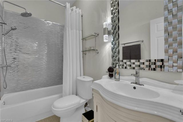 4650 Hawks Nest WAY M202, Naples, FL 34114
