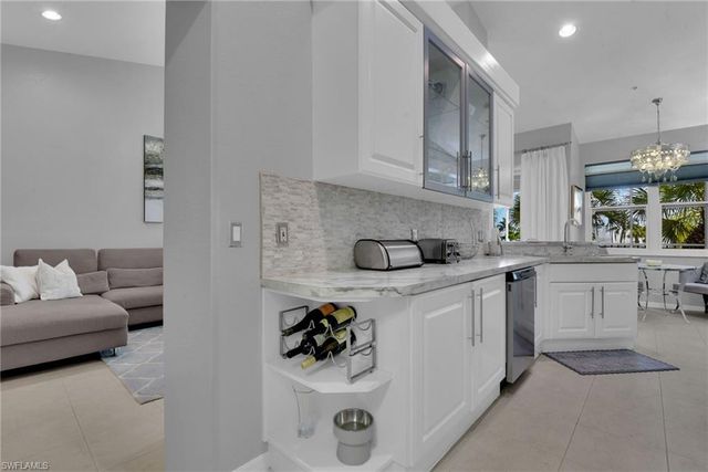 4650 Hawks Nest WAY M202, Naples, FL 34114