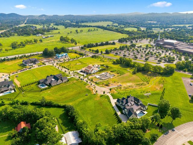 1107 McCall Pvt Ct, Brentwood, TN 37027