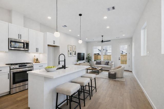 5030 Creekmont Drive, Houston, TX 77091