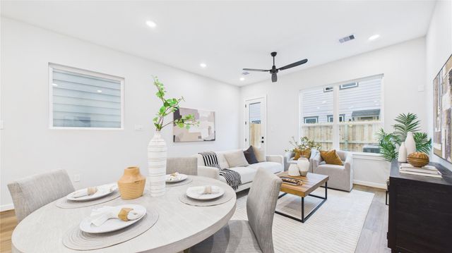 5030 Creekmont Drive, Houston, TX 77091