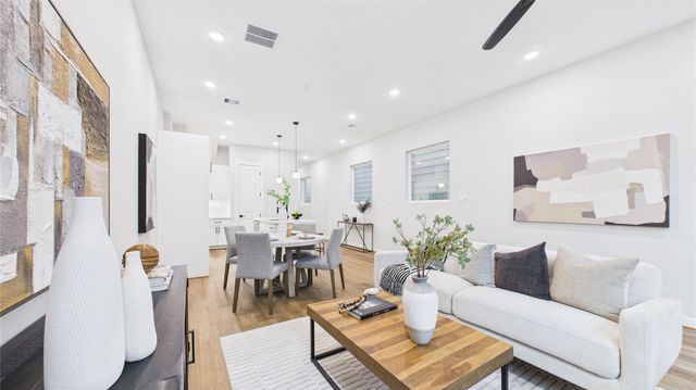 5030 Creekmont Drive, Houston, TX 77091