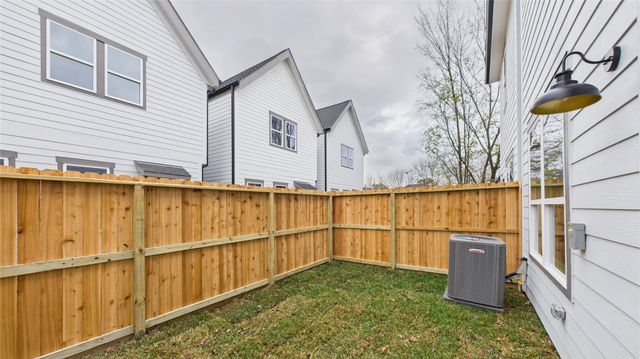 5030 Creekmont Drive, Houston, TX 77091