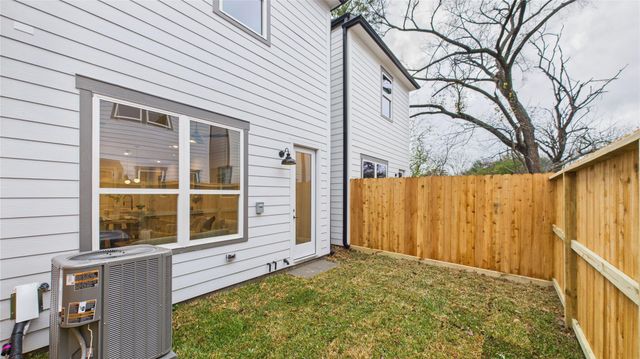 5030 Creekmont Drive, Houston, TX 77091