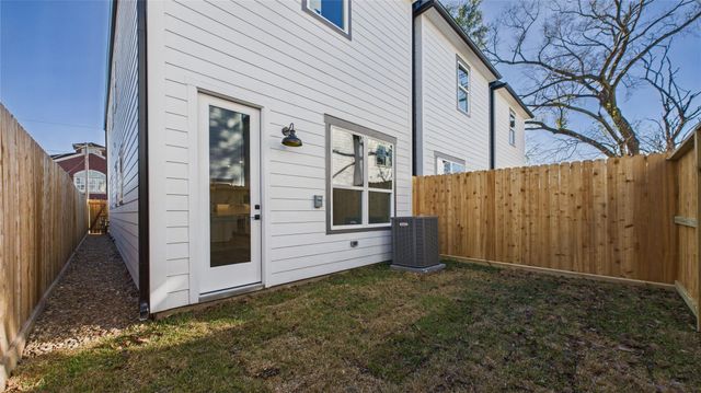 5030 Creekmont Drive, Houston, TX 77091