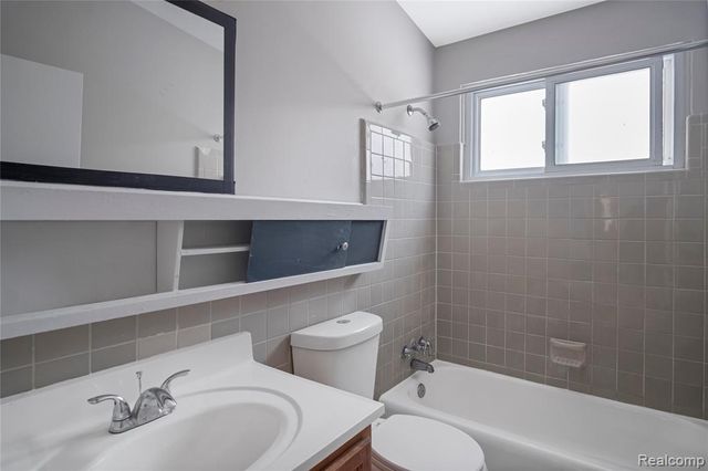 15230 Marlow, Oak Park, MI 48237