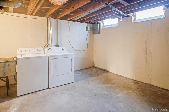 15230 Marlow, Oak Park, MI 48237