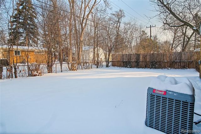 15230 Marlow, Oak Park, MI 48237