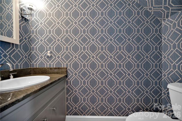 421 Sardis Lane, Charlotte, NC 28270