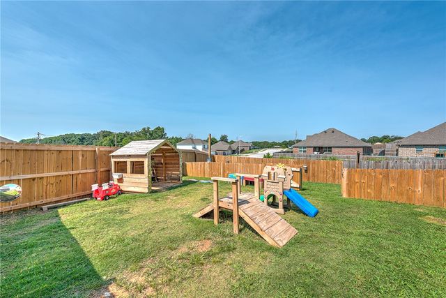 1025 Rachel Street, Gentry, AR 72734