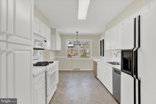 18 LAWNSIDE DR, Lawrence Township, NJ 08648