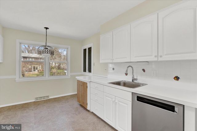 18 LAWNSIDE DR, Lawrence Township, NJ 08648