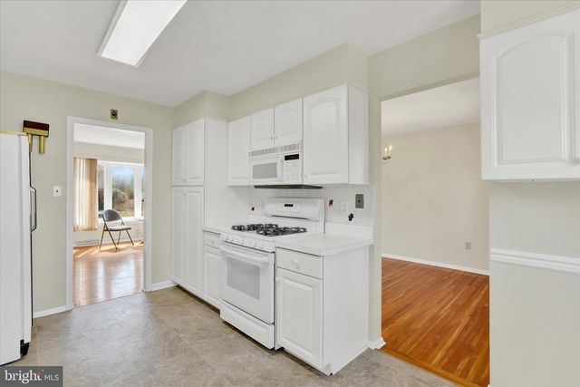 18 LAWNSIDE DR, Lawrence Township, NJ 08648