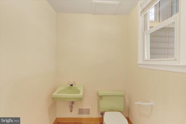 18 LAWNSIDE DR, Lawrence Township, NJ 08648