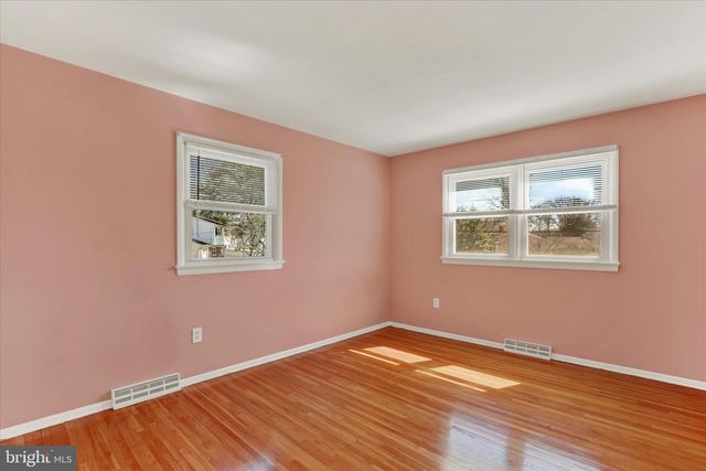 18 LAWNSIDE DR, Lawrence Township, NJ 08648