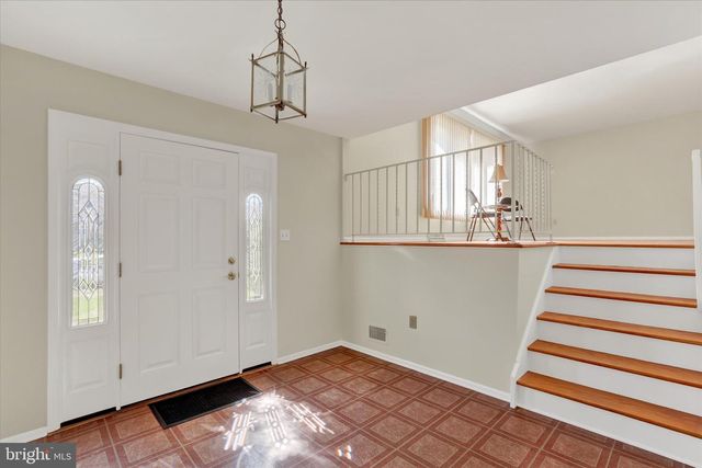 18 LAWNSIDE DR, Lawrence Township, NJ 08648