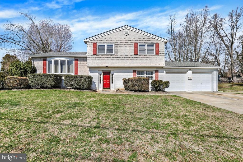 18 LAWNSIDE DR, Lawrence Township, NJ 08648