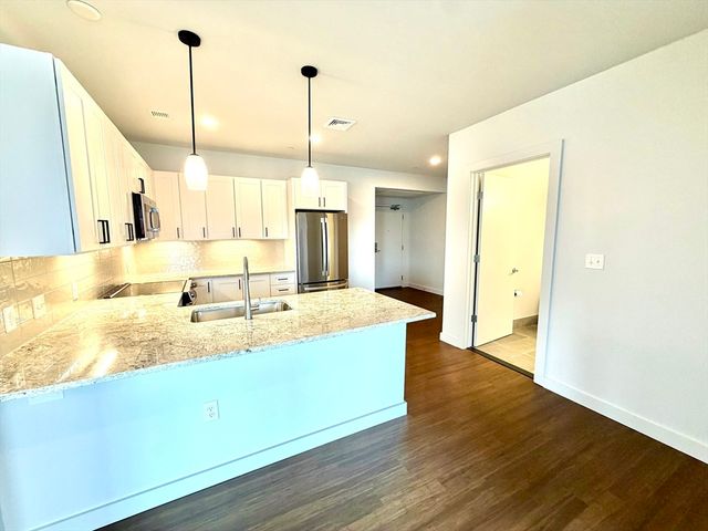 45 East Central 215, Natick, MA 01760