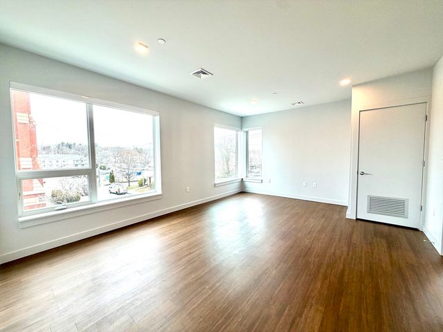 45 East Central 215, Natick, MA 01760