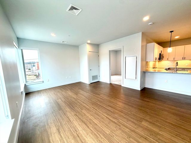 45 East Central 215, Natick, MA 01760