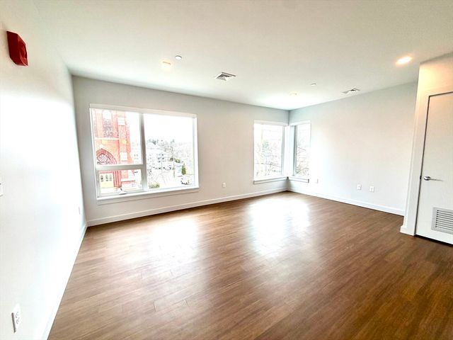 45 East Central 215, Natick, MA 01760