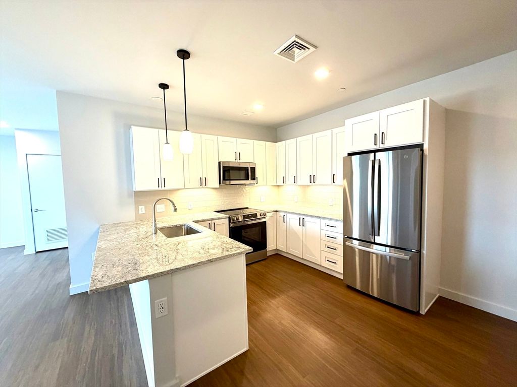 45 East Central 215, Natick, MA 01760