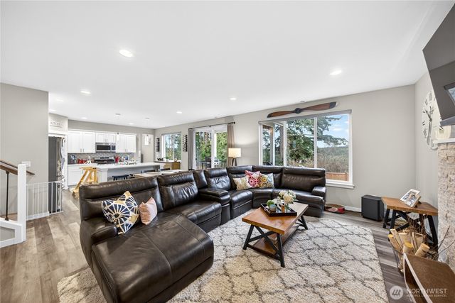 2210 SW Putnam Dr., Oak Harbor, WA 98277