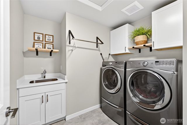 2210 SW Putnam Dr., Oak Harbor, WA 98277