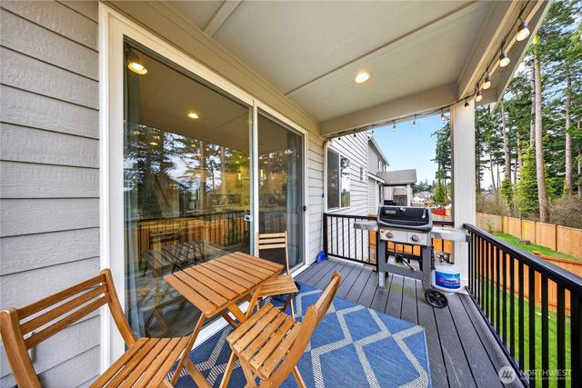 2210 SW Putnam Dr., Oak Harbor, WA 98277