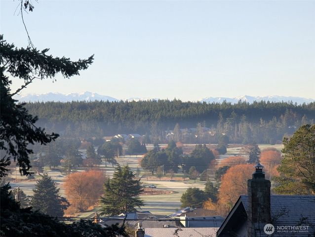 2210 SW Putnam Dr., Oak Harbor, WA 98277