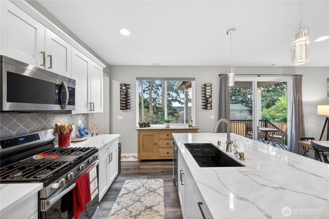 2210 SW Putnam Dr., Oak Harbor, WA 98277