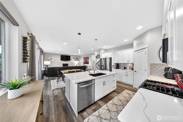 2210 SW Putnam Dr., Oak Harbor, WA 98277