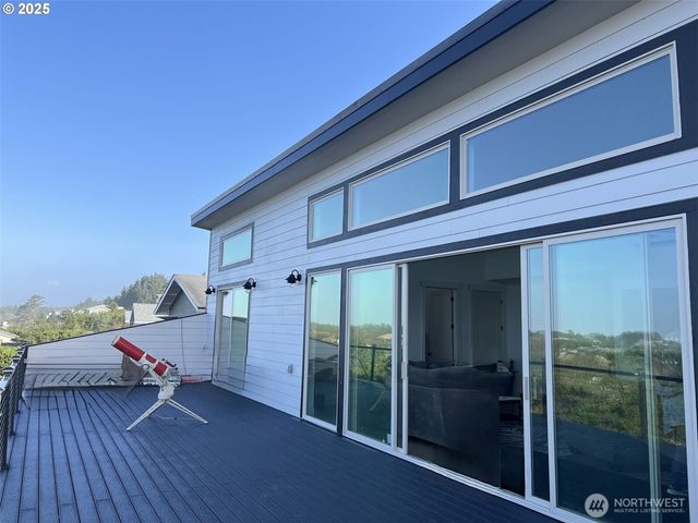 34901 J PL, Ocean Park, WA 98640