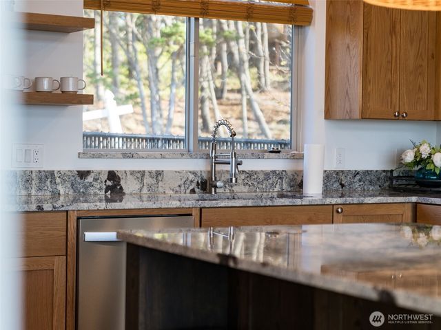 34901 J PL, Ocean Park, WA 98640