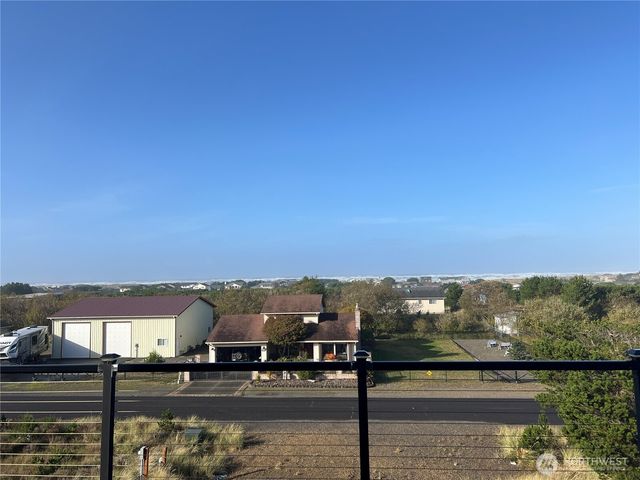 34901 J PL, Ocean Park, WA 98640