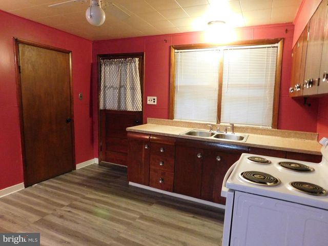 38 N 8TH ST, Mahanoy City, PA 17948