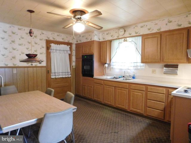 38 N 8TH ST, Mahanoy City, PA 17948