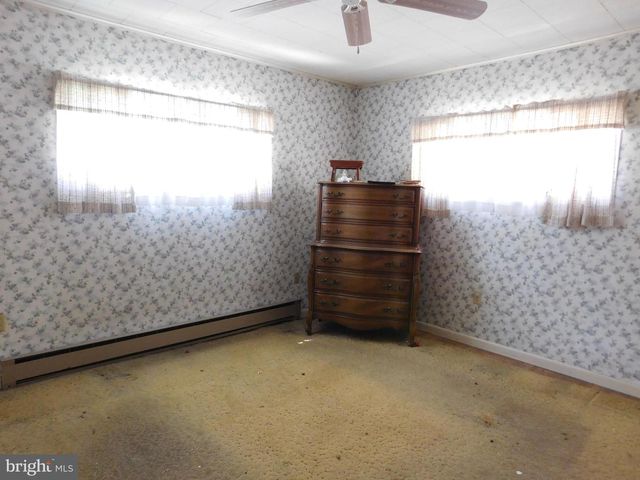 38 N 8TH ST, Mahanoy City, PA 17948