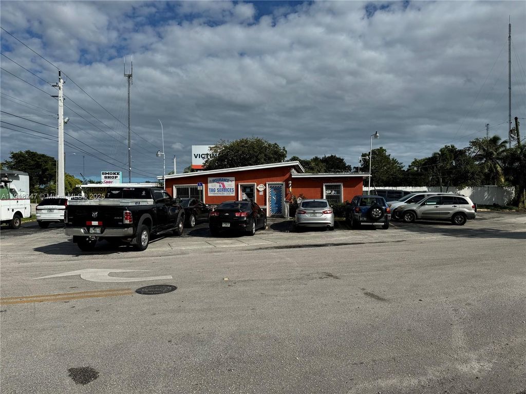 5720 W Hallandale Beach Blvd, West Park, FL 33023