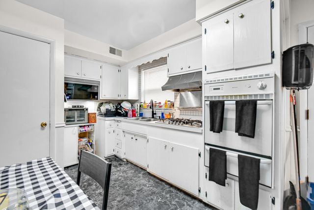 8713 S Washtenaw Avenue, Evergreen Park, IL 60805