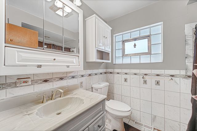 8713 S Washtenaw Avenue, Evergreen Park, IL 60805