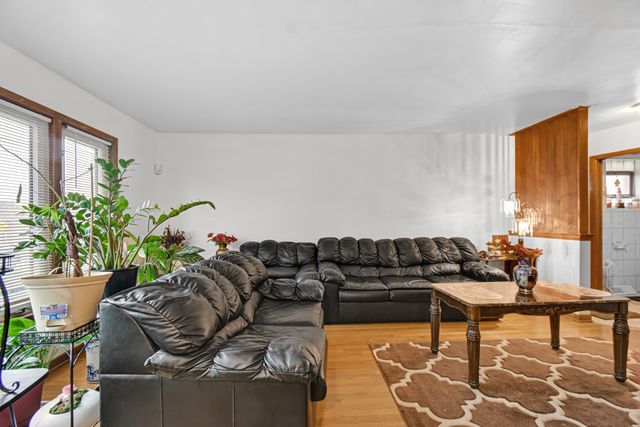 8713 S Washtenaw Avenue, Evergreen Park, IL 60805