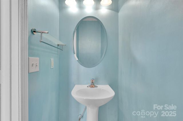 649 Raphael Place, Charlotte, NC 28205