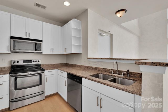 649 Raphael Place, Charlotte, NC 28205