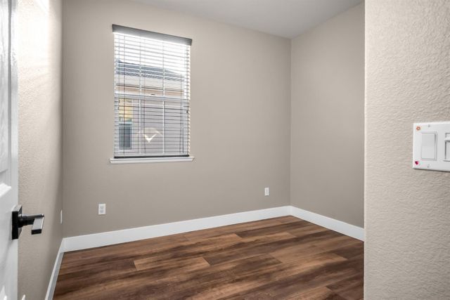 2702 Ferry Cir, Folsom, CA 95630