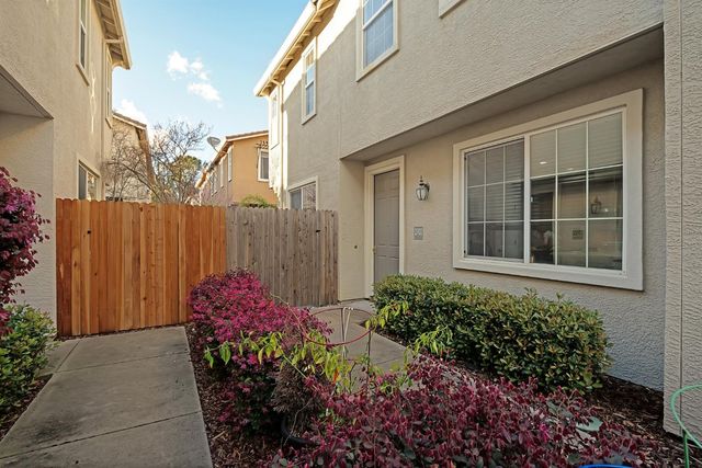 2702 Ferry Cir, Folsom, CA 95630