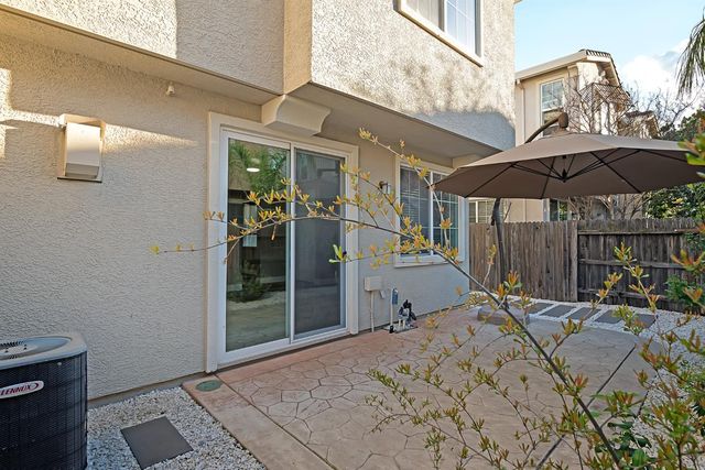 2702 Ferry Cir, Folsom, CA 95630