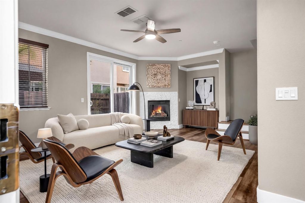 2702 Ferry Cir, Folsom, CA 95630