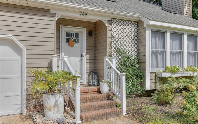 748 Leonard LN, Newport News, VA 23601