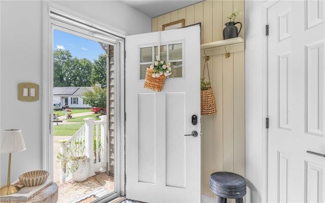 748 Leonard LN, Newport News, VA 23601
